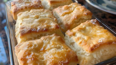 quick biscuit recipe", "easy butter biscuits", "homemade biscuit recipe", "flaky biscuits", "simple baking", "buttery biscuits"