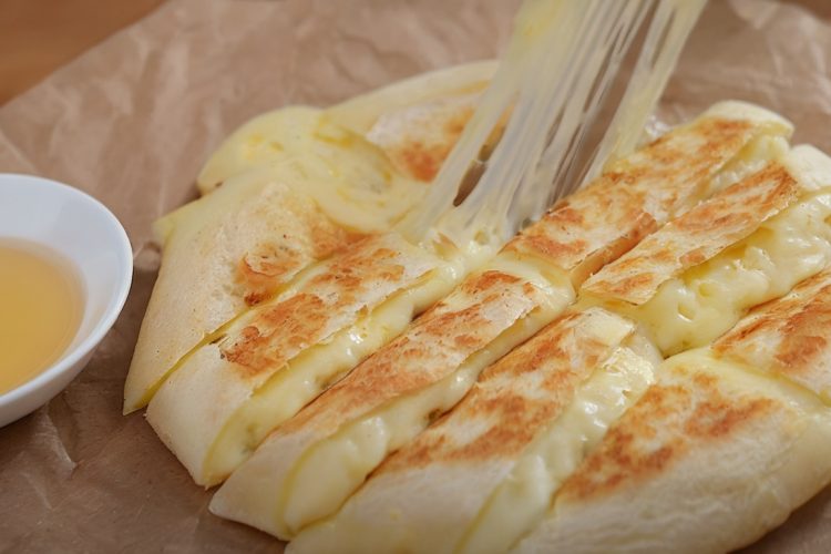 A quick and easy cheese potato bread with a crispy crust and gooey cheese filling, made in a frying pan.