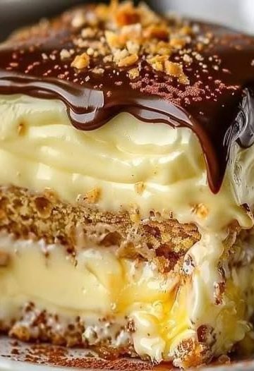 No-Bake Chocolate Eclair Cake—a chilled, creamy classic layered with graham crackers, silky vanilla pudding, whipped topping, and a rich chocolate glaze.