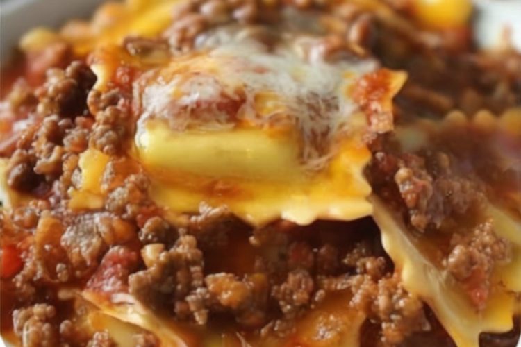 This easy Crockpot Ravioli Lasagna is a cheesy, hearty slow cooker meal that’s perfect for weeknights. Made with frozen ravioli, pasta sauce, and three kinds of cheese, it’s a family dinner winner