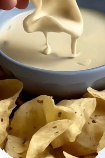 Restaurant-Style White Queso Dip (Easy & Authentic)