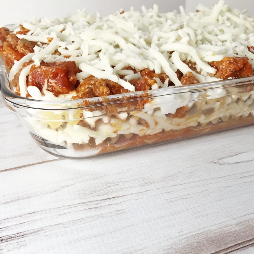 A rich and comforting classic beef lasagna with layers of savory meat sauce, creamy béchamel, and melted mozzarella. Perfect for family dinners or special occasions.