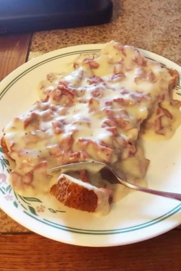 Old-fashioned, quick, and budget-friendly—this creamy beef toast recipe is perfect for breakfast, brunch, or a retro dinner.