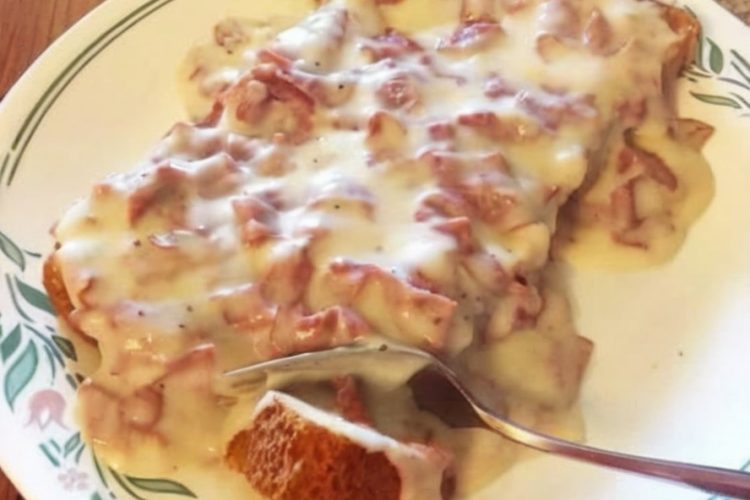 Old-fashioned, quick, and budget-friendly—this creamy beef toast recipe is perfect for breakfast, brunch, or a retro dinner.