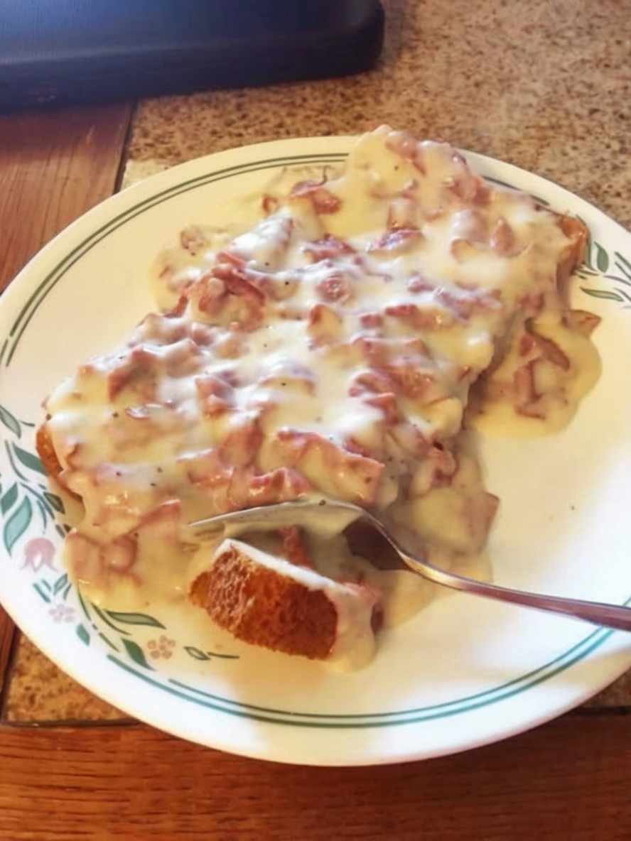 Old-fashioned, quick, and budget-friendly—this creamy beef toast recipe is perfect for breakfast, brunch, or a retro dinner.