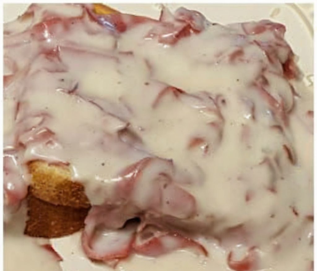 Old-fashioned, quick, and budget-friendly—this creamy beef toast recipe is perfect for breakfast, brunch, or a retro dinner.