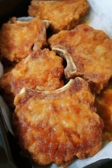 Crispy on the outside, tender on the inside — these pork chops are pure comfort food.