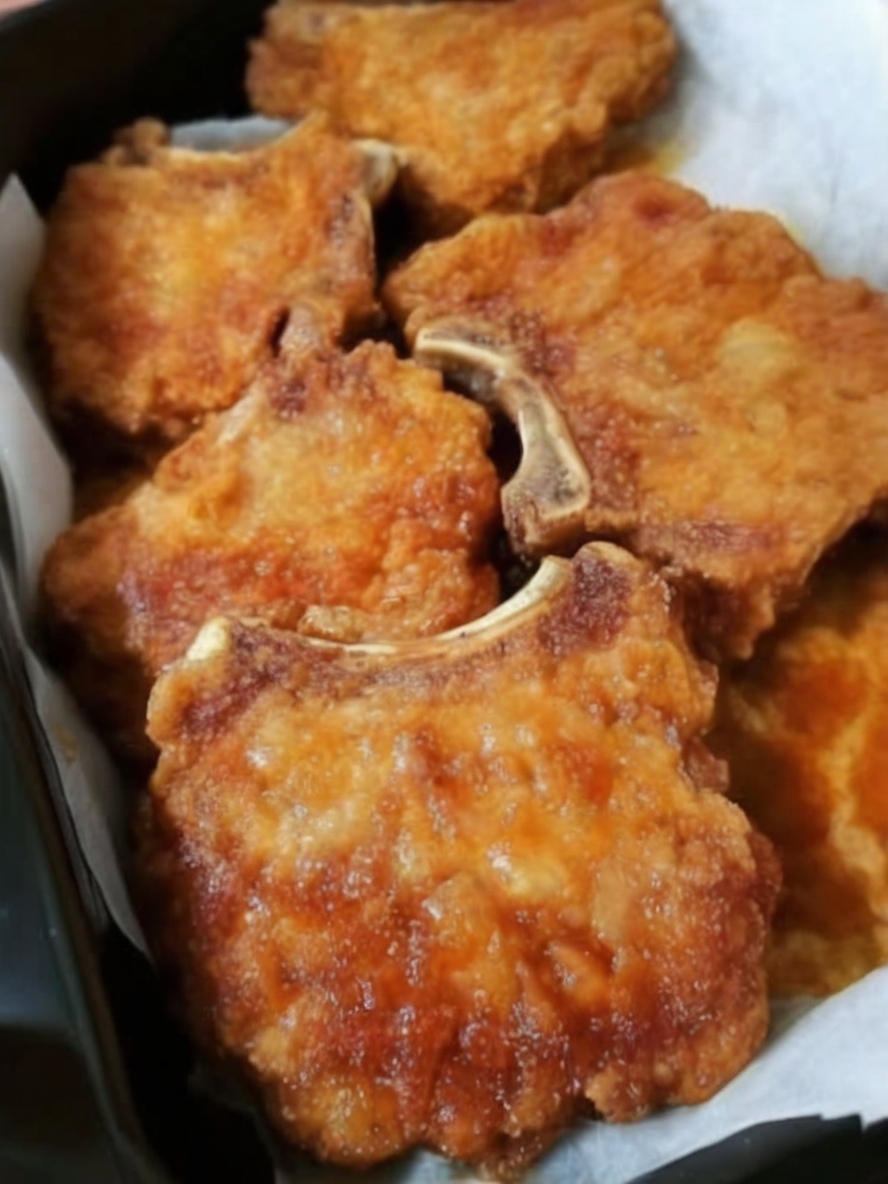 Crispy on the outside, tender on the inside — these pork chops are pure comfort food.
