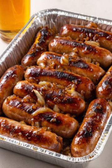 Juicy sausages coated in a sticky honey garlic glaze, baked to perfection in one pan. An easy, crowd-pleasing dinner!