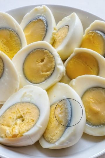 Foolproof method for beautifully cooked, easy-to-peel hard-boiled eggs every time.