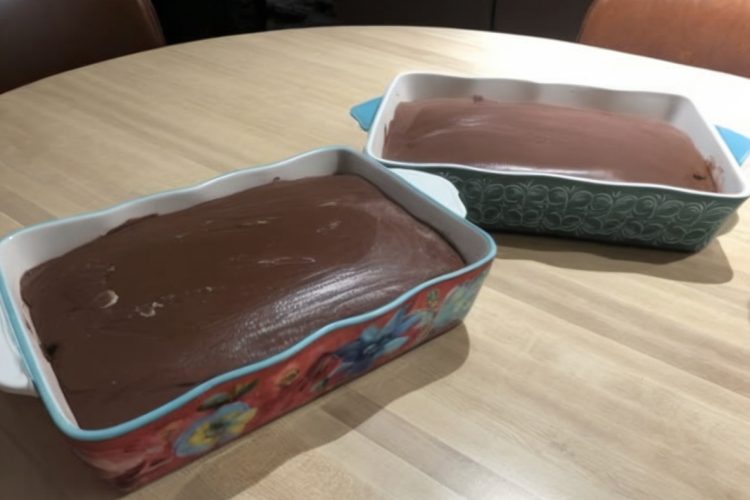 elvety fudge frosting — the kind that instantly elevates any birthday cake or weekend treat. This simple stovetop recipe delivers that old-fashioned, chocolatey goodness with minimal effort. It’s smooth,