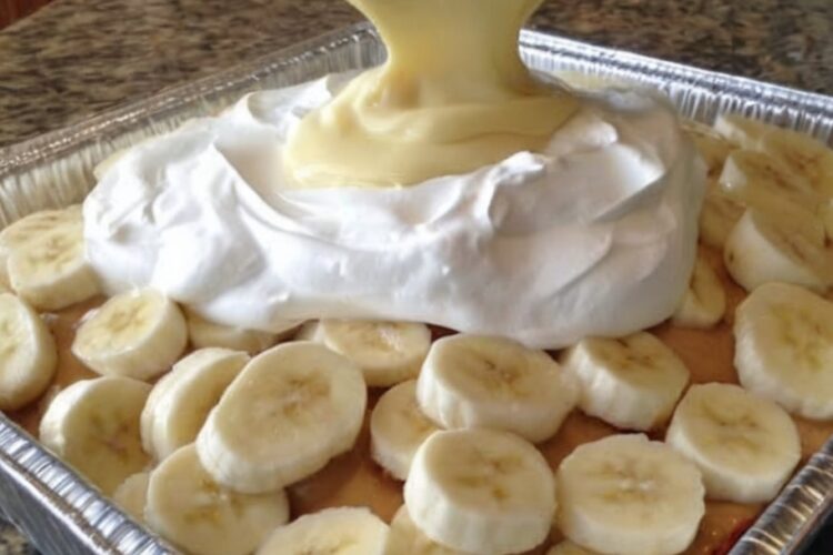 Paula Deen’s “Not Yo’ Mama’s Banana Pudding” — Creamy, Classic Southern Dessert