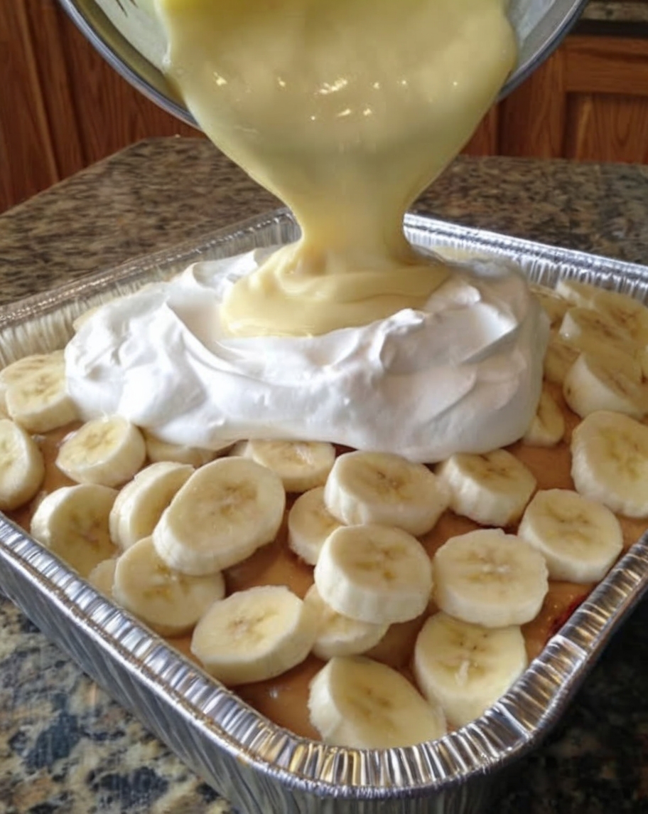 Paula Deen’s “Not Yo’ Mama’s Banana Pudding” — Creamy, Classic Southern Dessert