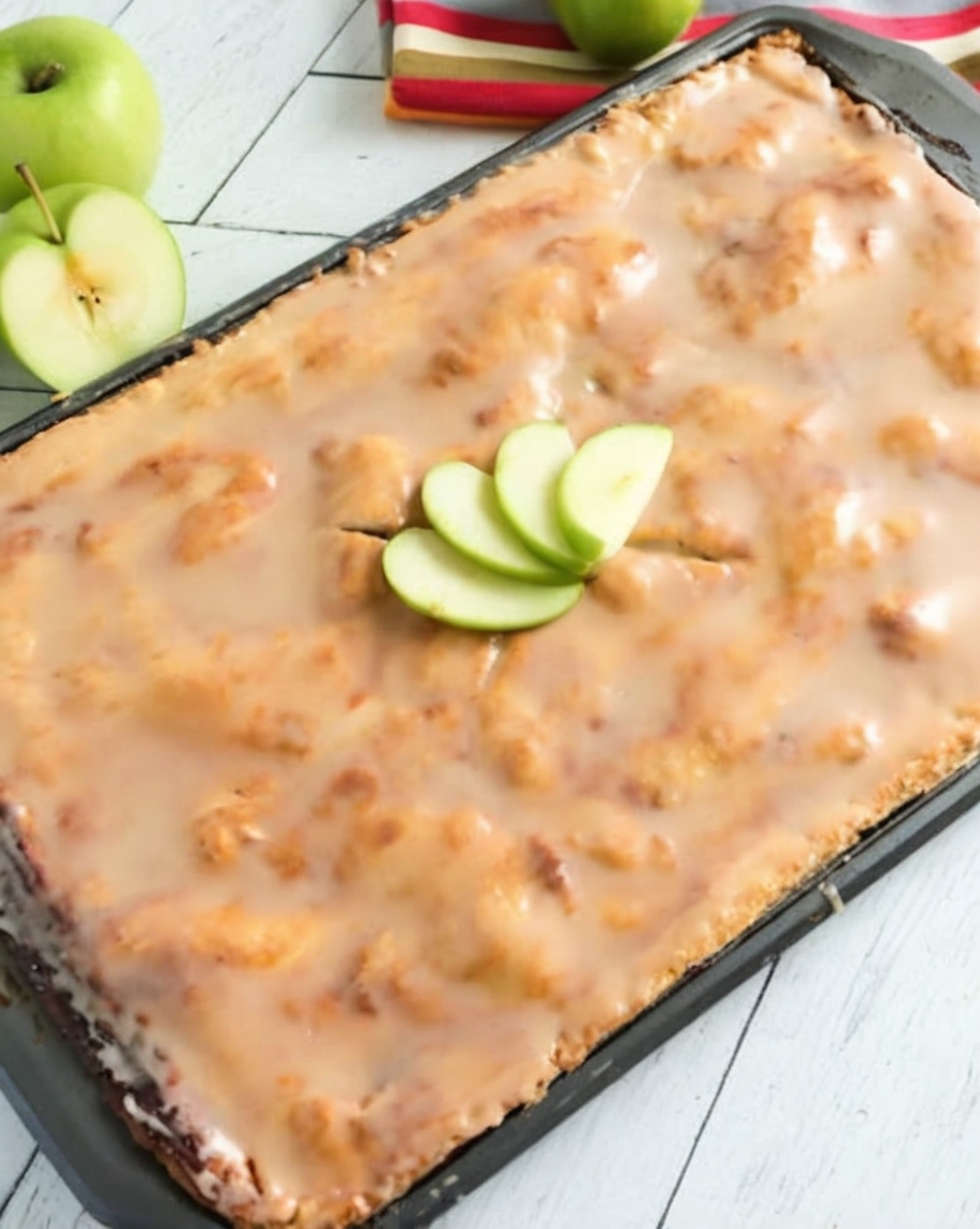 Mom’s Flat Apple Pie: The Rustic, No-Fuss Dessert That Feels Like Home