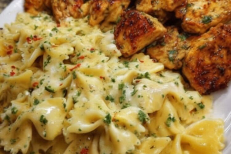 irresistible Lemon Garlic Chicken with Creamy Bowtie Pasta. It’s rich, velvety, and bursting with flavor—perfect for busy weeknights when you need a satisfying, family-friendly dinner without spending hours in the kitchen.