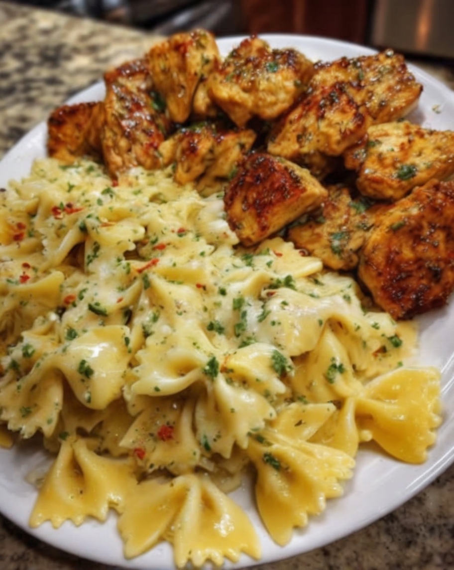 irresistible Lemon Garlic Chicken with Creamy Bowtie Pasta. It’s rich, velvety, and bursting with flavor—perfect for busy weeknights when you need a satisfying, family-friendly dinner without spending hours in the kitchen.