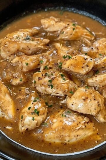 A 5-ingredient crockpot dinner that delivers juicy shredded chicken and rich, homemade-style gravy. Pure comfort food!