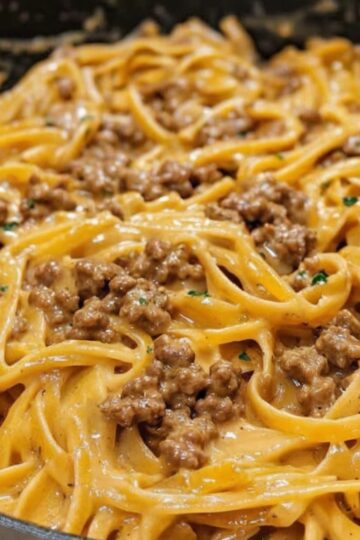 Creamy, garlicky pasta with juicy ground beef, all cooked in a single pot. Easy, comforting, and weeknight-friendly.