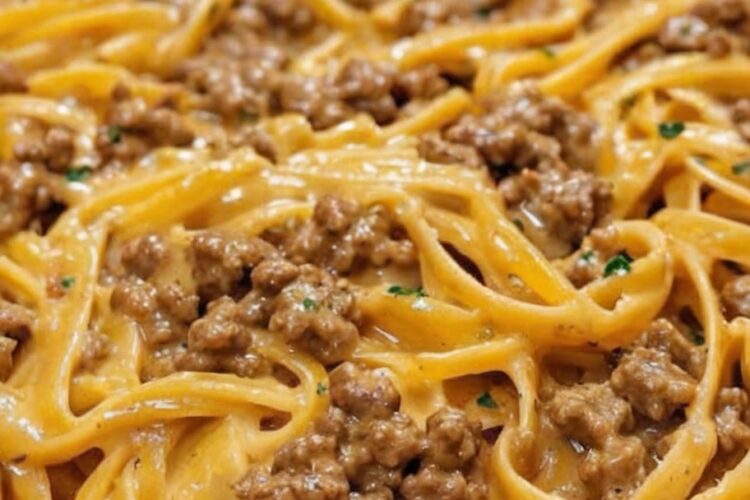 Creamy, garlicky pasta with juicy ground beef, all cooked in a single pot. Easy, comforting, and weeknight-friendly.