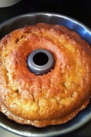 A soft, buttery cake soaked in a sweet vanilla glaze — so addictive it’s impossible to have just one slice.
