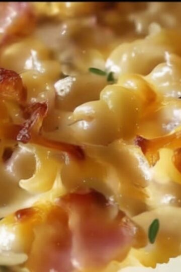 Some nights, you just need a dinner that doesn’t ask much from you — something warm, cheesy, and unbelievably satisfying. This Crazy Good Casserole is exactly that kind of meal. It’s the cozy, throw-it-together dish that saves busy weeknights, fills hungry bellies, and earns instant second helpings.