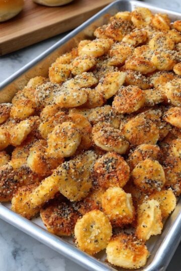 Crispy, buttery, poppable bites made from puff pastry and everything seasoning — the easiest savory appetizer you'll make all year.