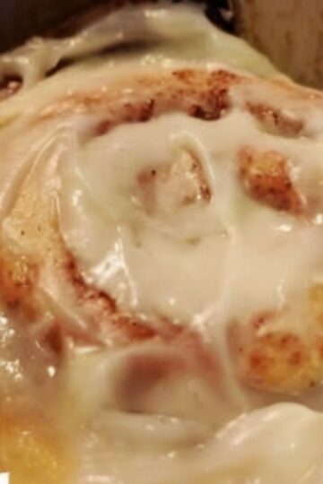 Unbelievably quick and easy cinnamon rolls made with Bisquick mix and ready in about 30 minutes. Soft, tender, and swirled with cinnamon sugar, then drizzled with sweet vanilla glaze—perfect for busy mornings or whenever the cinnamon roll craving strikes.