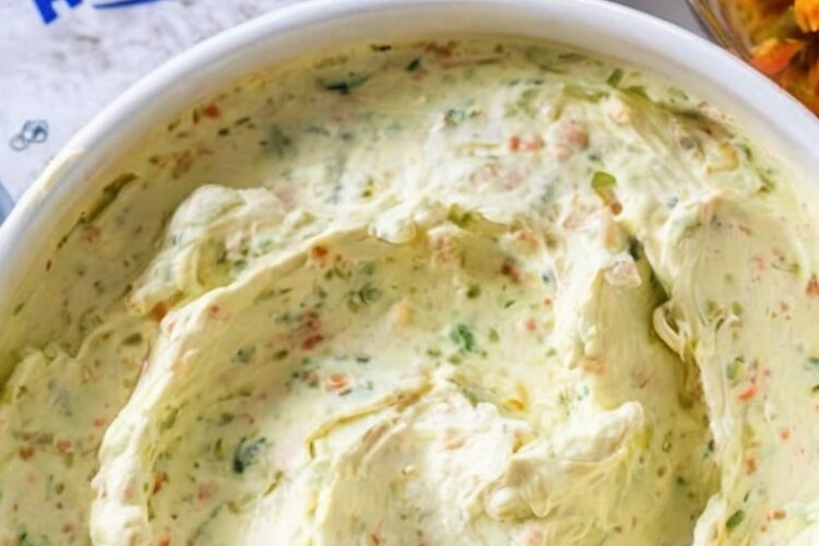 A fresh, creamy vegetable spread made with cream cheese, crisp garden vegetables, and herbs — perfect for bagels, crackers, and brunch boards.