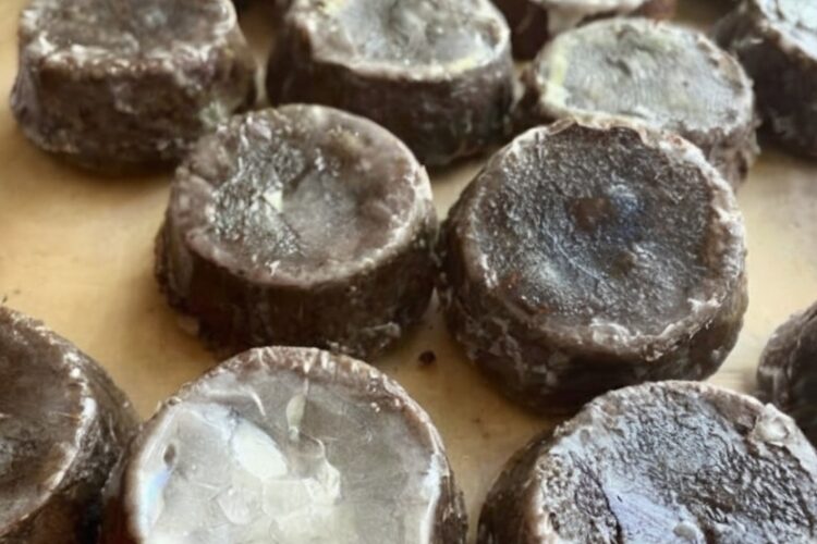 Dense, moist Oregon coast–style molasses muffins with deep spices, cocoa richness, plump raisins, and an easy vanilla glaze—pure nostalgic comfort.