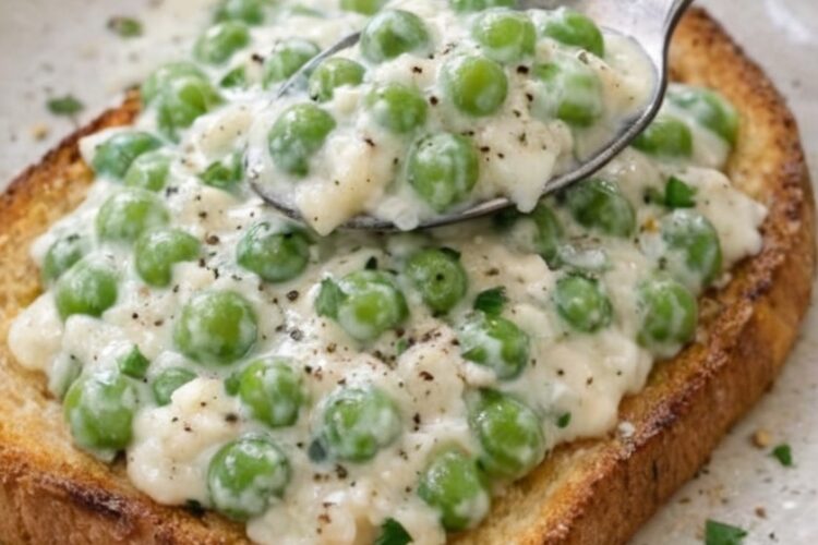The humble, old-fashioned comfort classic that deserves a serious revival. Tender green peas in a smooth, buttery béchamel sauce spooned generously over crispy buttered toast. Simple, satisfying, and ready in under 15 minutes with pantry staples.