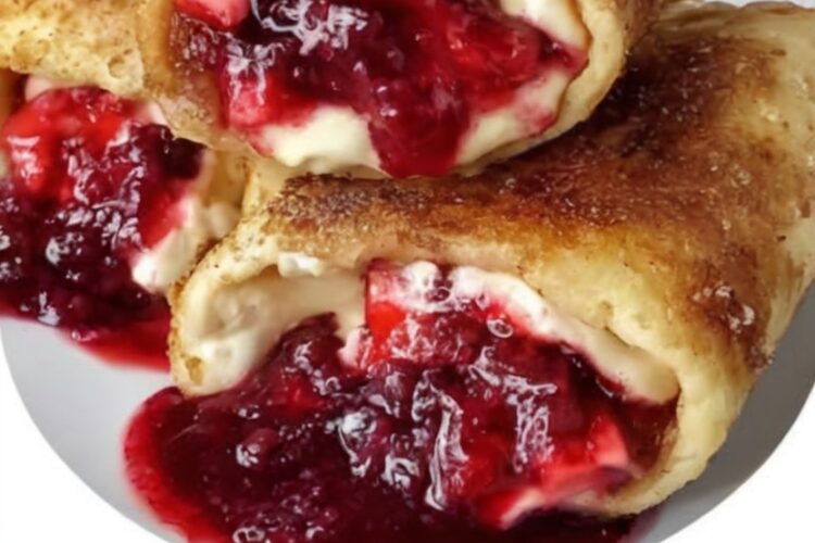 Crispy golden tortillas filled with creamy cheesecake and sweet strawberries — a perfect quick homemade dessert for any occasion.