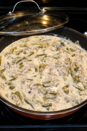 An easy one-pan ground beef and green bean dinner in a creamy mushroom sauce topped with melted cheddar. Perfect comfort food for busy weeknights.