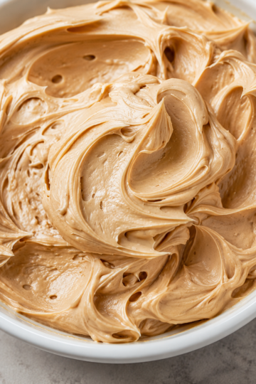 Smooth and fluffy peanut butter buttercream frosting perfect for chocolate cake, cupcakes, and brownies. Easy homemade frosting recipe with bakery-style texture.