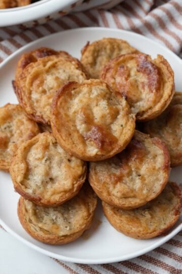 Zero-waste garlic rolls made from sandwich crusts, brushed with garlic butter and baked until golden and crispy.