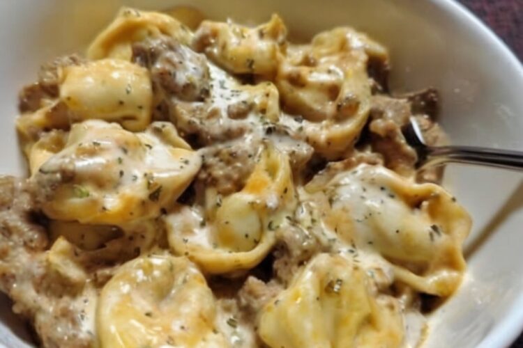 A rich, creamy slow cooker dinner made with ground beef, cheese tortellini, ranch seasoning, and melted mozzarella. Comfort food made easy.