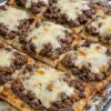 These Oven-Baked 4-Ingredient Beef Flatbread Squares are a crispy, protein-packed comfort food recipe featuring lean ground beef, melted provolone cheese, and golden flatbread baked to perfection in just 20 minutes. Ideal for family dinners, easy weeknight meals, football parties, casual entertaining, meal prep lunches, and budget-conscious grocery planning, this simple homemade recipe delivers restaurant-quality flavor with minimal ingredients while pairing perfectly with fresh salads, homemade soups, and wholesome side dishes.
