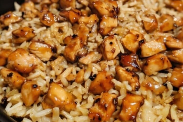 An easy one-pan dinner featuring juicy chicken, fluffy rice, and a sticky honey BBQ glaze. Ready in under 40 minutes, this family-friendly comfort food is perfect for busy weeknights and meal prep.