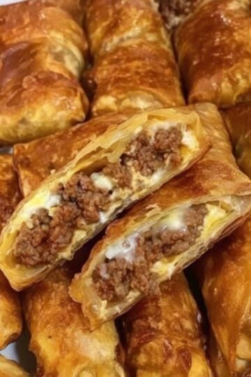 These Easy Puff Pastry Beef Rolls are filled with seasoned ground beef, cream cheese, onions, and garlic, then wrapped in flaky puff pastry and baked until beautifully golden. They're perfect for parties, holiday gatherings, game days, or a comforting family dinner.