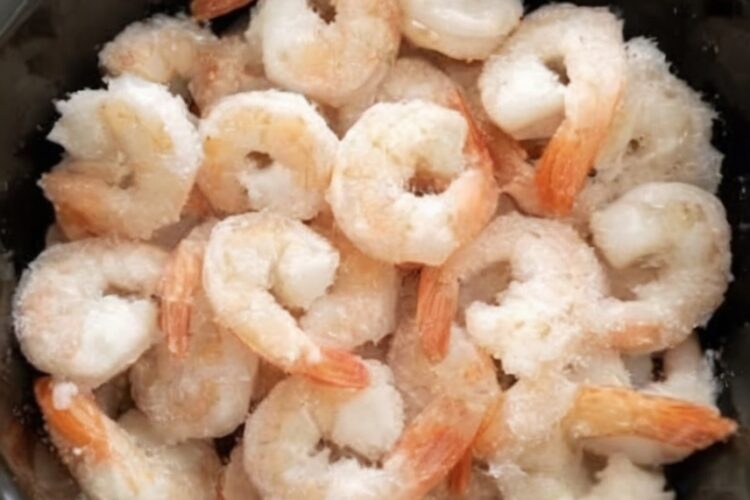 Easy Garlic Butter Frozen Shrimp is a quick one-pan seafood dinner featuring juicy shrimp cooked straight from the freezer in a rich garlic butter and fresh lemon sauce. Perfect for busy weeknight meals, healthy family dinners, easy meal prep, and restaurant-quality comfort food at home, this 15-minute recipe delivers bold flavor with minimal effort.