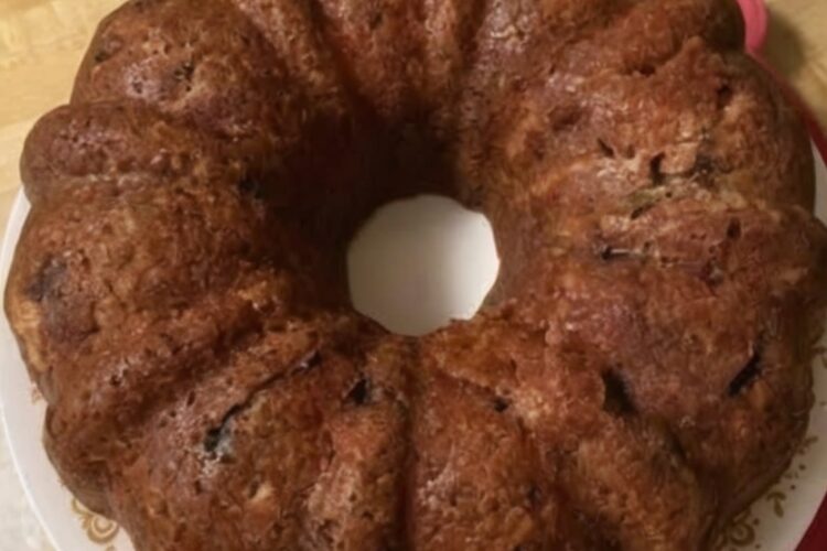 A classic homemade apple Bundt cake packed with fresh apples, warm cinnamon, and nutmeg. Moist, flavorful, and perfect for fall baking, holidays, and family gatherings.