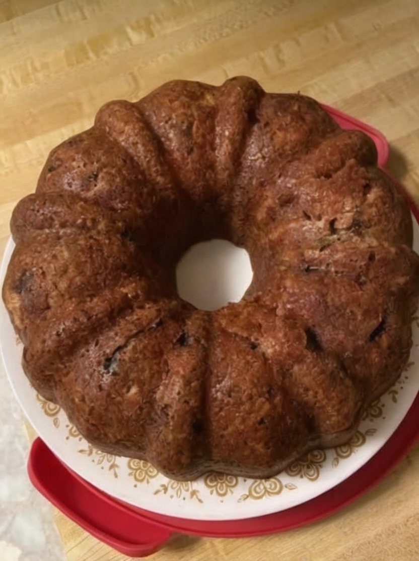 A classic homemade apple Bundt cake packed with fresh apples, warm cinnamon, and nutmeg. Moist, flavorful, and perfect for fall baking, holidays, and family gatherings.