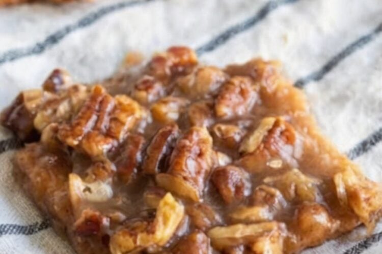 Rich buttery shortbread topped with gooey homemade praline caramel and toasted pecans creates these irresistible pecan pie bars that are perfect for holidays and special occasions.