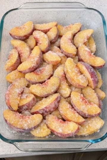 A warm, cozy 5-ingredient dessert made straight from frozen peaches — no thawing, no peeling, no fuss. A buttery, no-oat shortbread topping bakes up golden and crunchy over a bubbling, cinnamon-scented, jammy fruit filling. Ready in about an hour and perfect all winter long.