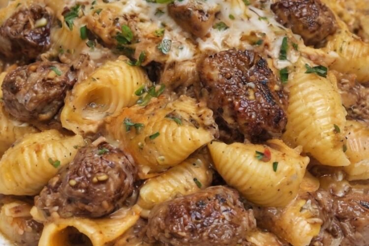 Creamy paprika steak shells featuring tender, seared steak bites and pasta shells coated in a rich, velvety cream sauce. The dish is flavored with smoked paprika, garlic, beef broth, and Parmesan, then finished with fresh parsley for a hearty, comforting dinner.