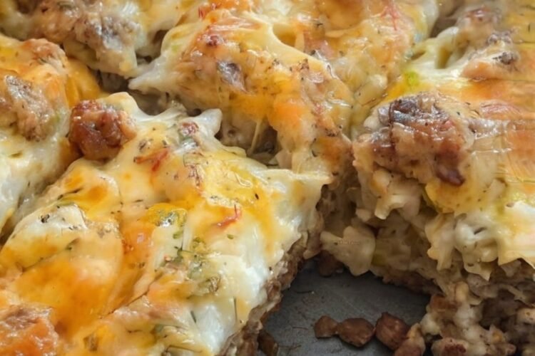 A keto-friendly, high-protein casserole that tastes like a bacon cheeseburger without the bun. Seasoned ground beef, crisp bacon, and molten cheddar in a one-dish, meal-prep-perfect dinner.