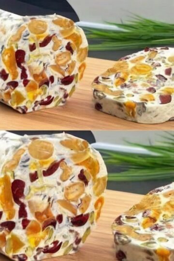 A no-bake, high-protein, no-refined-sugar snack log made from blended cottage cheese, dried fruit, nuts, and collagen-boosting gelatin. Naturally gluten-free, meal-prep friendly, and perfect for post-workout snacks, lunchboxes, or dessert. Served chilled and sliced.
