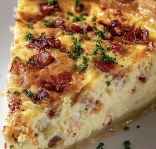 Golden, flaky Bacon and Cheese Quiche filled with a rich, creamy egg custard, smoky bacon pieces, and a sprinkle of fresh parsley. 🥓🧀 This comforting classic is perfect for breakfast, weekend brunch, or an easy family dinner!