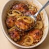 Juicy, golden-brown Baked Chicken Thighs with Caramelized Onions coated in a rich, glossy, savory-sweet sauce. 🍗🧅 The tender onion rings soak up all those delicious pan juices, making this comforting one-pan dinner perfect for a cozy family meal!