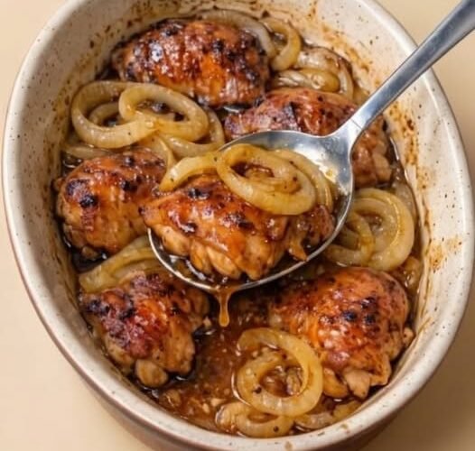 Juicy, golden-brown Baked Chicken Thighs with Caramelized Onions coated in a rich, glossy, savory-sweet sauce. 🍗🧅 The tender onion rings soak up all those delicious pan juices, making this comforting one-pan dinner perfect for a cozy family meal!