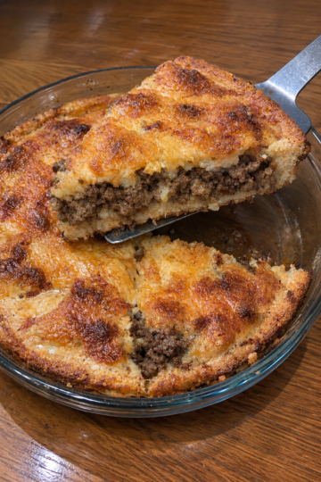 Golden, crispy Ground Beef and Cornbread Pie with a savory, seasoned beef filling nestled between layers of tender cornbread. 🥧 The beautifully browned top and hearty meat center make this old-fashioned comfort food perfect for a satisfying family dinner!